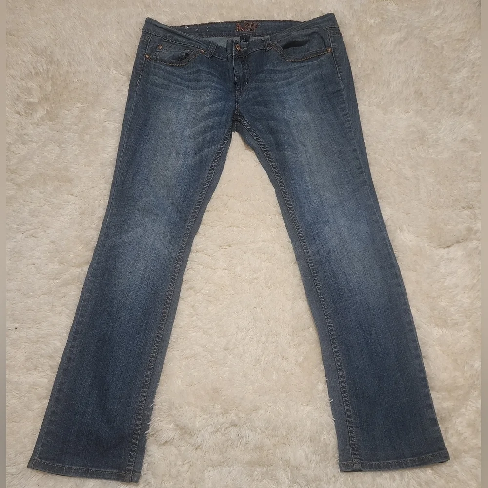 ANTIQUE RIVET Medium Wash Distressed Stretch Slim Fit Men's Jean Sz. 36x30 1/2